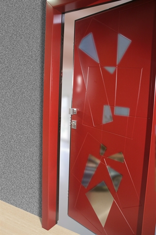 Porta blindata rossa pantografata